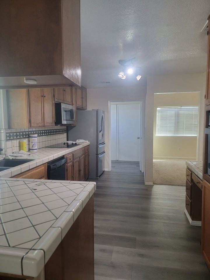 522 Dawn Dr - Photo 5 of 21