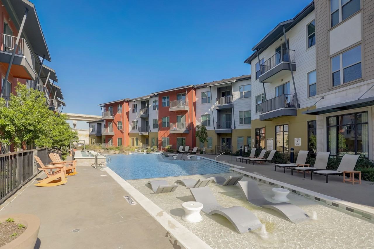 The Creekside at Vantage - Photo 2 of 31
