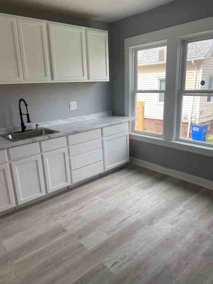 792 London Rd - Photo 3 of 30