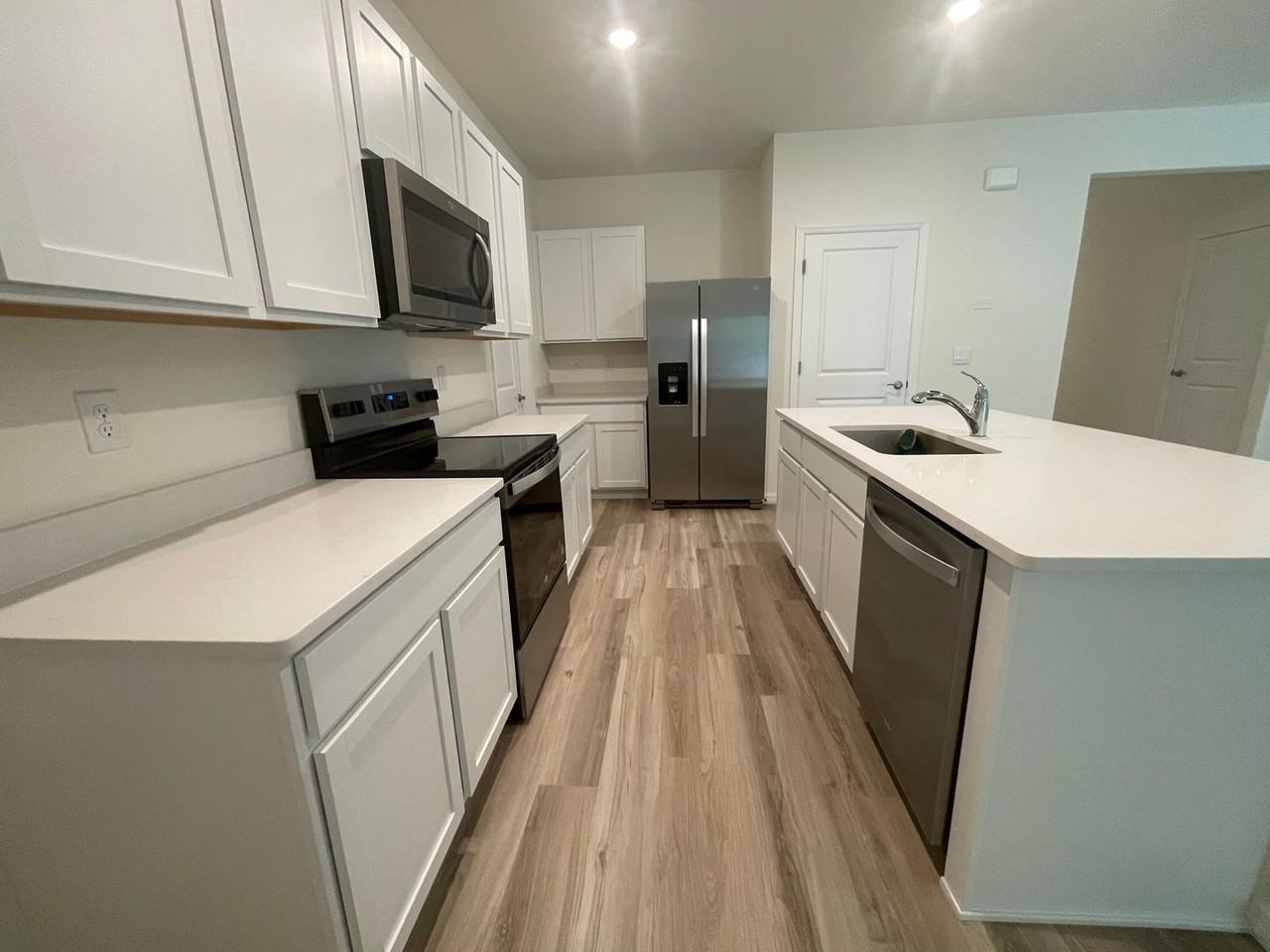 4905 Sw 51st Rd - Photo 3 of 20