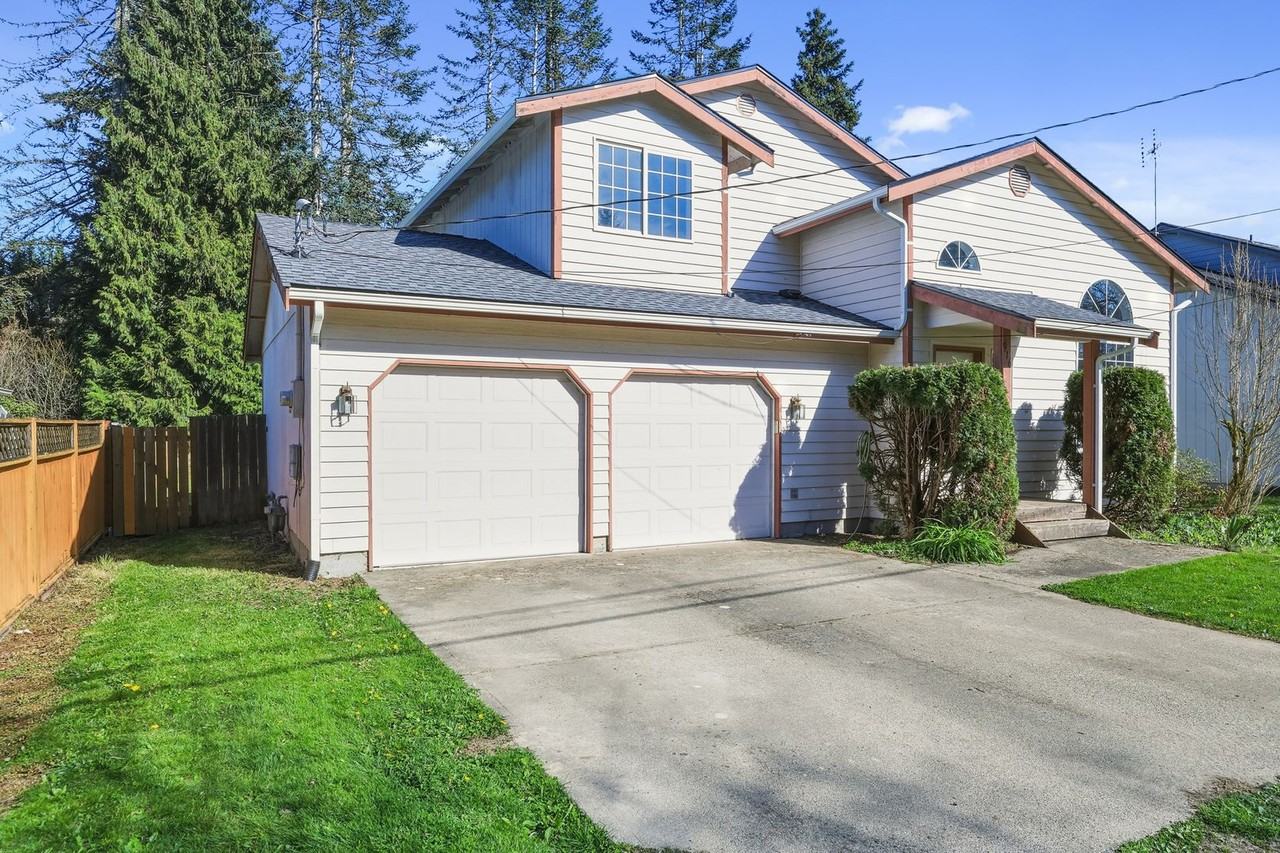 916 Mccormick St Ne - Photo 3 of 31