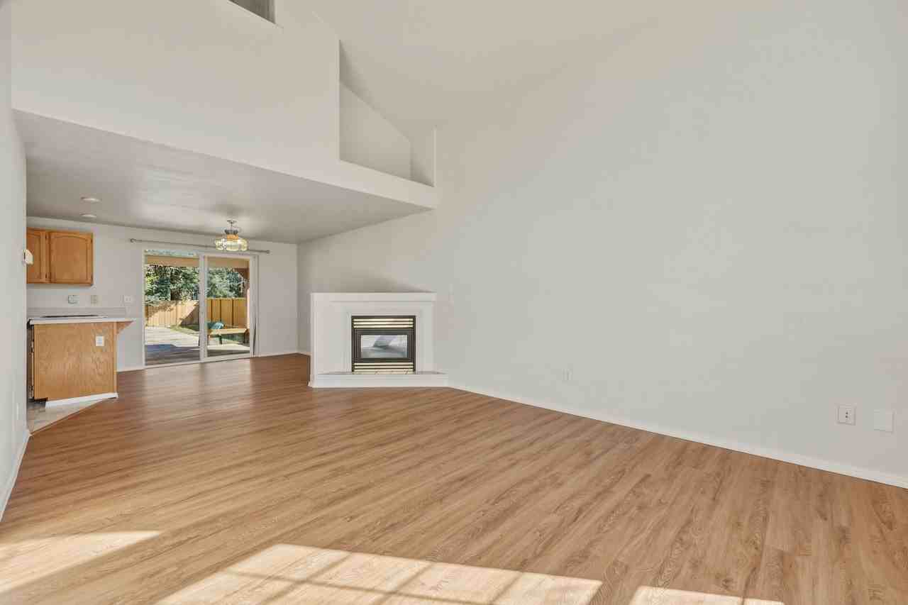 916 Mccormick St Ne - Photo 4 of 31