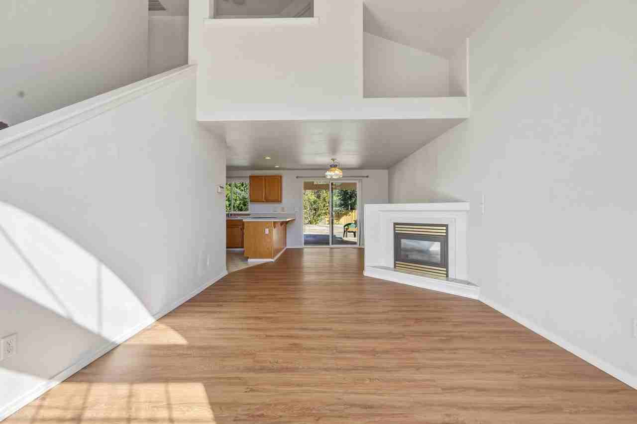 916 Mccormick St Ne - Photo 5 of 31