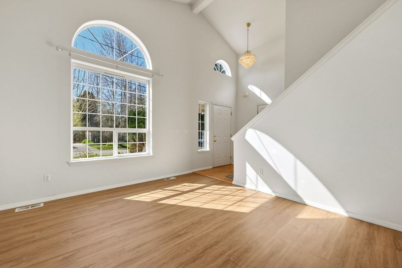 916 Mccormick St Ne - Photo 6 of 31