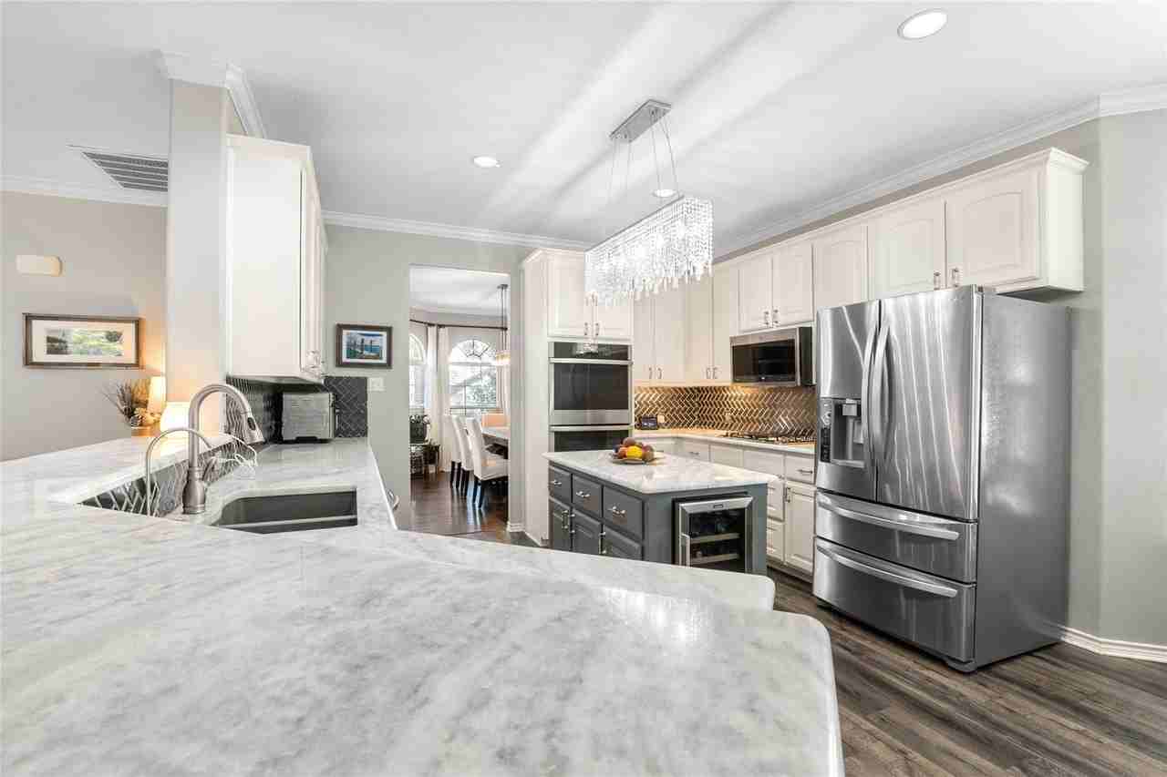 3027 Barton Springs Ln - Photo 3 of 40