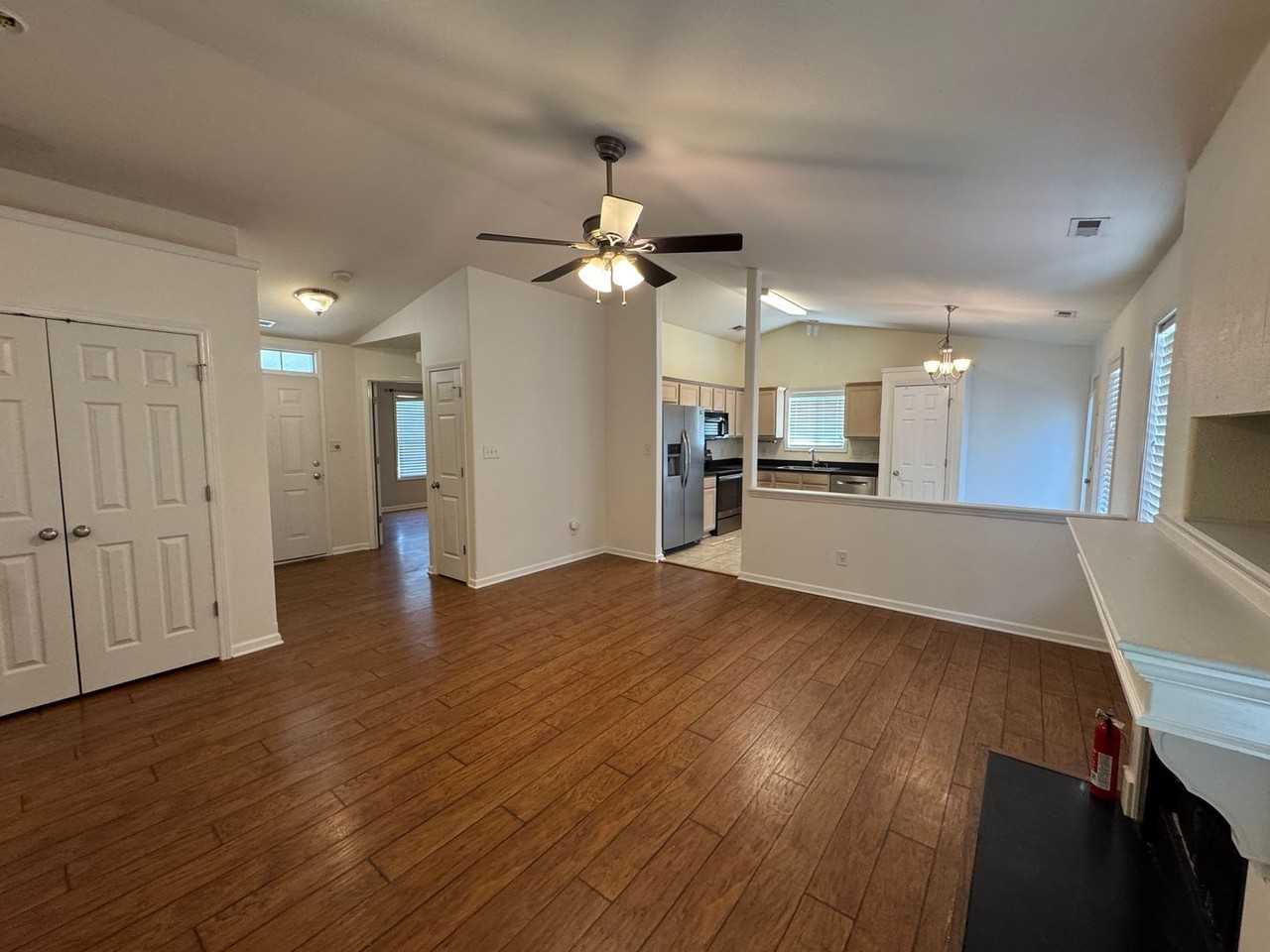 105 Brookstone Dr - Photo 3 of 16