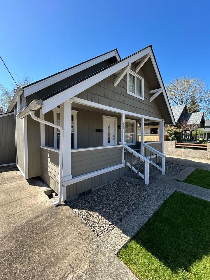 224 Nw 11th St - Photo 2 of 18