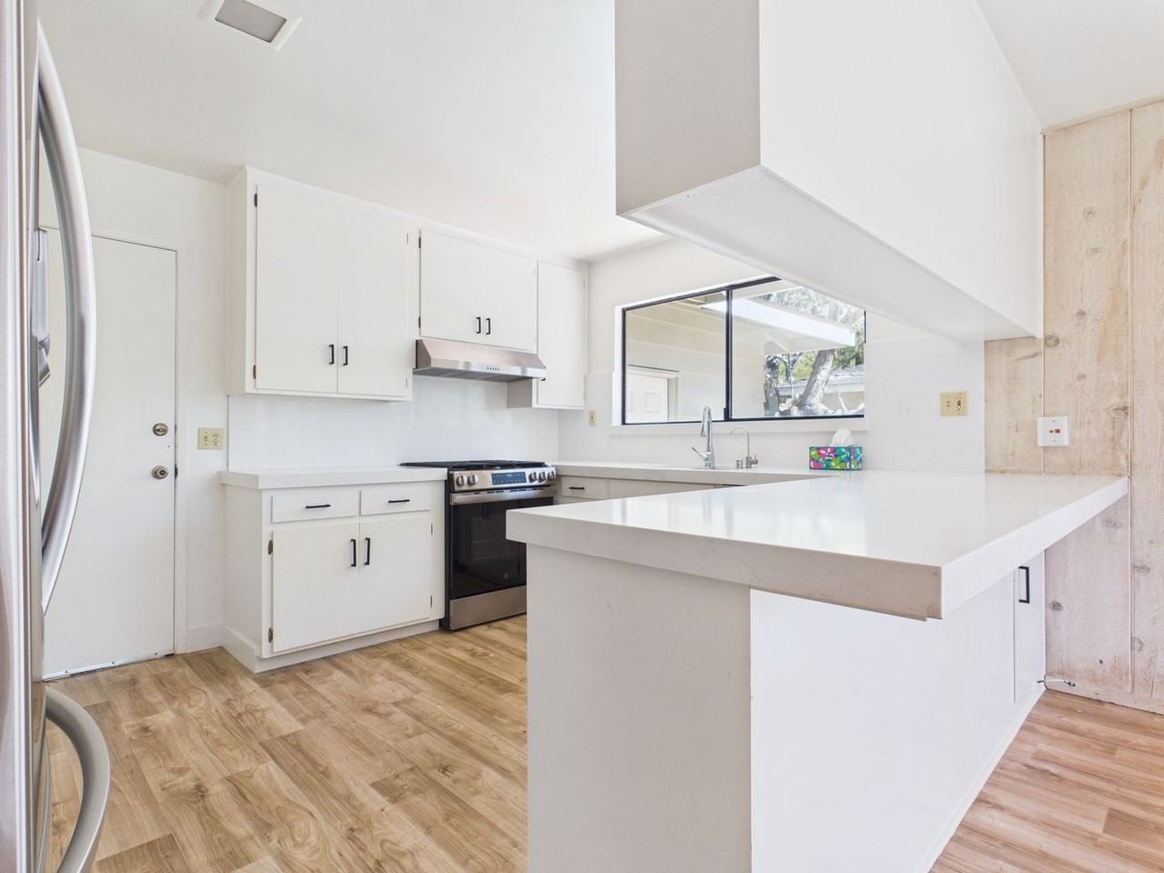 1154 Chaparral Rd - Photo 4 of 30