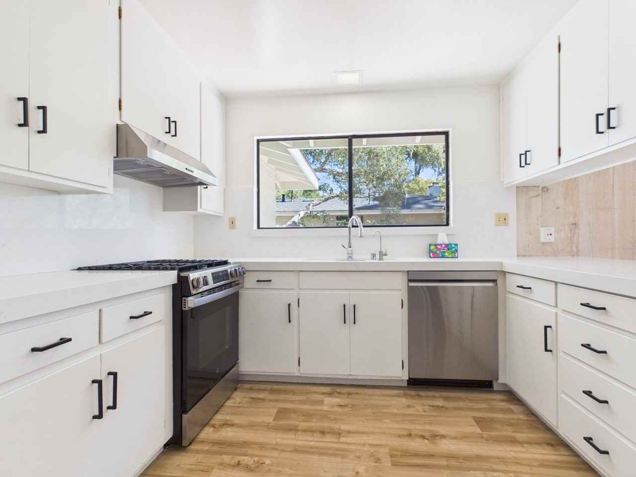 1154 Chaparral Rd - Photo 5 of 30