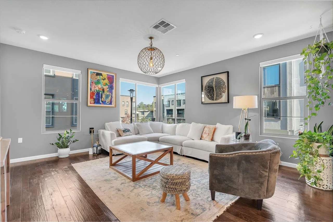 25325 Parklane Dr - Photo 2 of 32