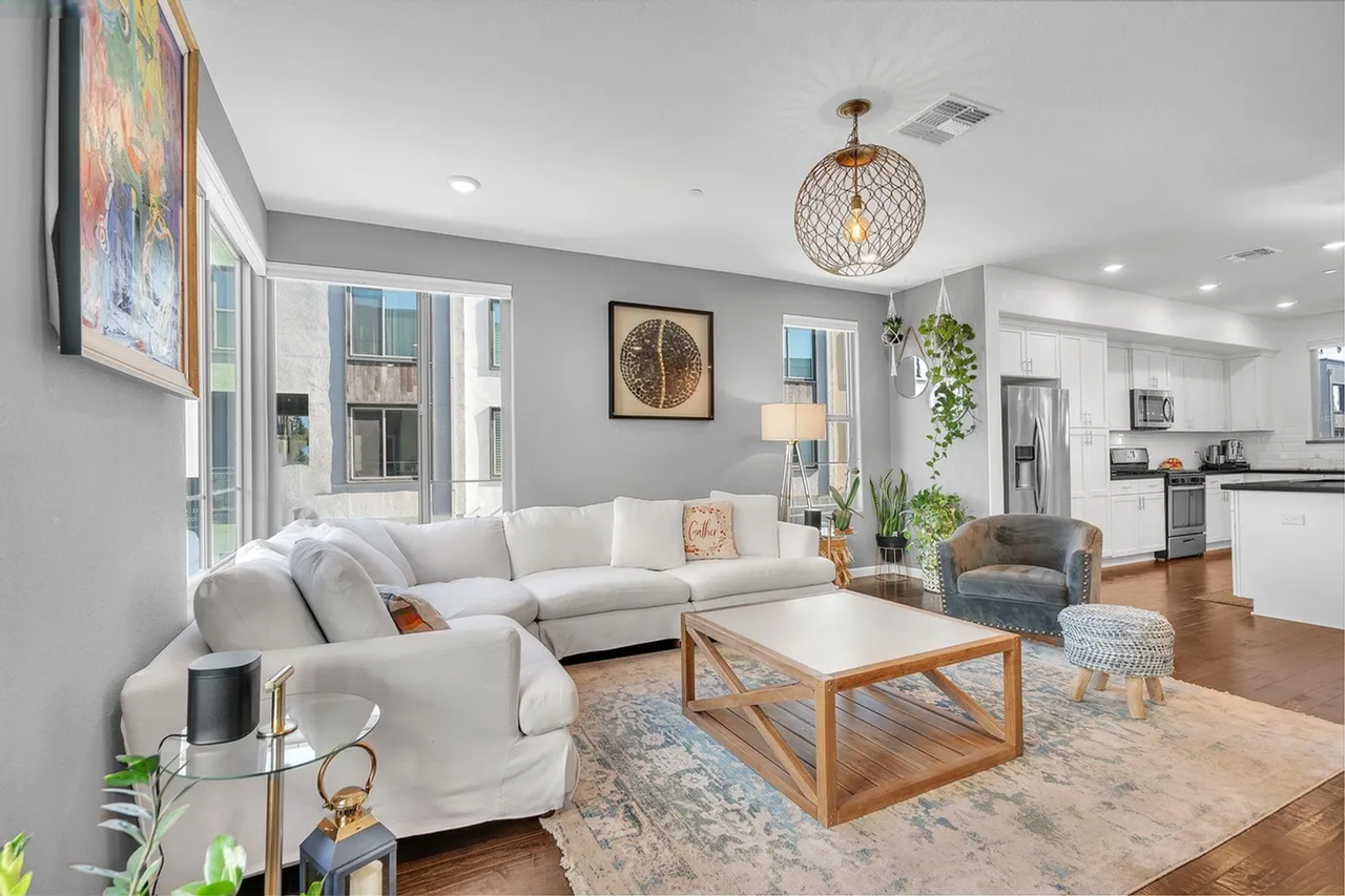 25325 Parklane Dr - Photo 3 of 32