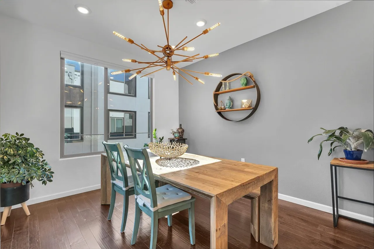 25325 Parklane Dr - Photo 4 of 32