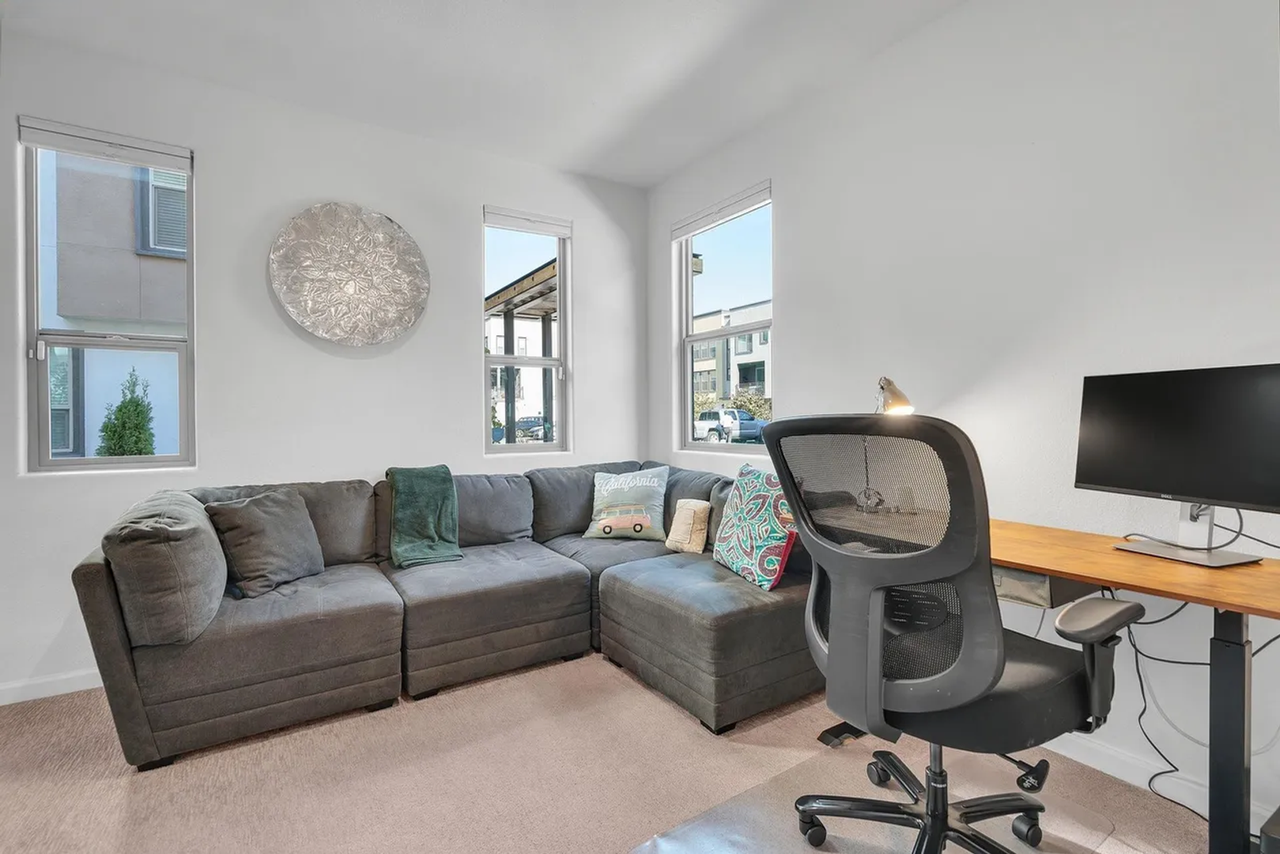 25325 Parklane Dr - Photo 7 of 32