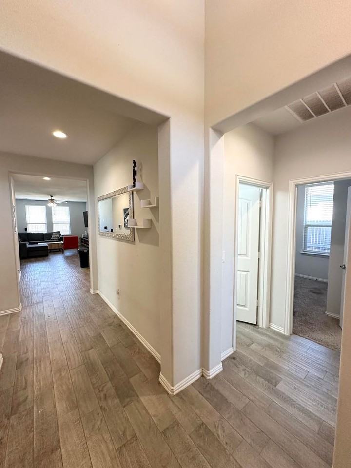 1507 Laguna Meadows Trl - Photo 3 of 16