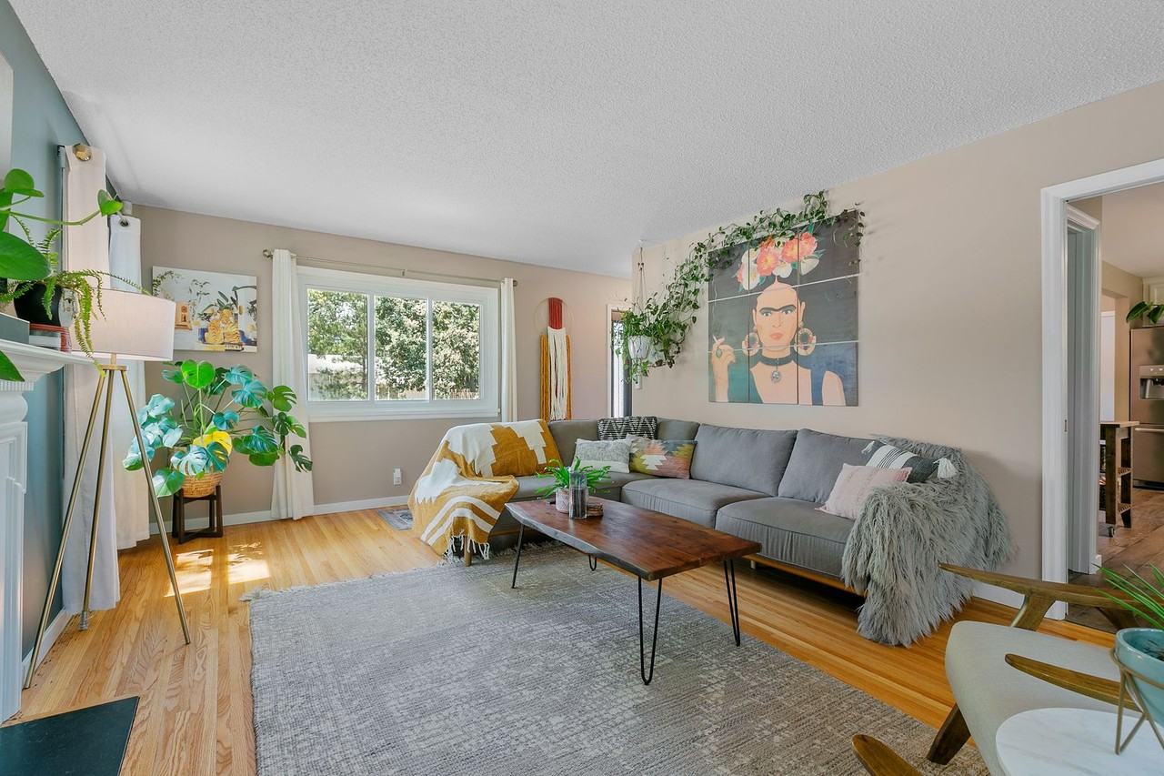 1620 Winnetka Ave N - Photo 5 of 36