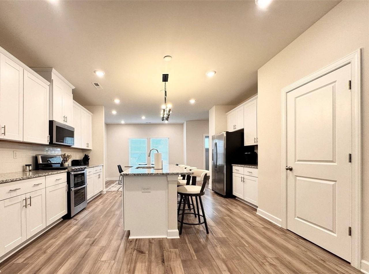 4513 Millennium Ave - Photo 4 of 26