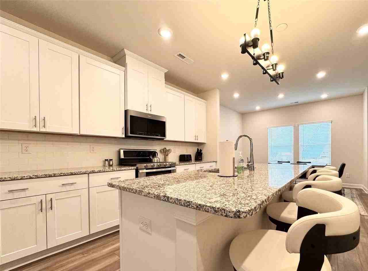 4513 Millennium Ave - Photo 5 of 26