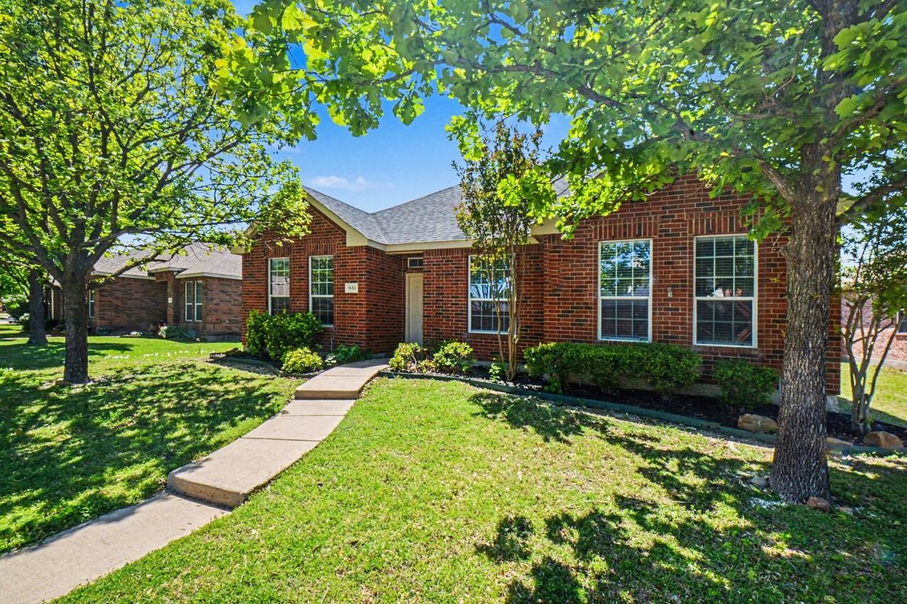 1550 Charleston Dr - Photo 3 of 35