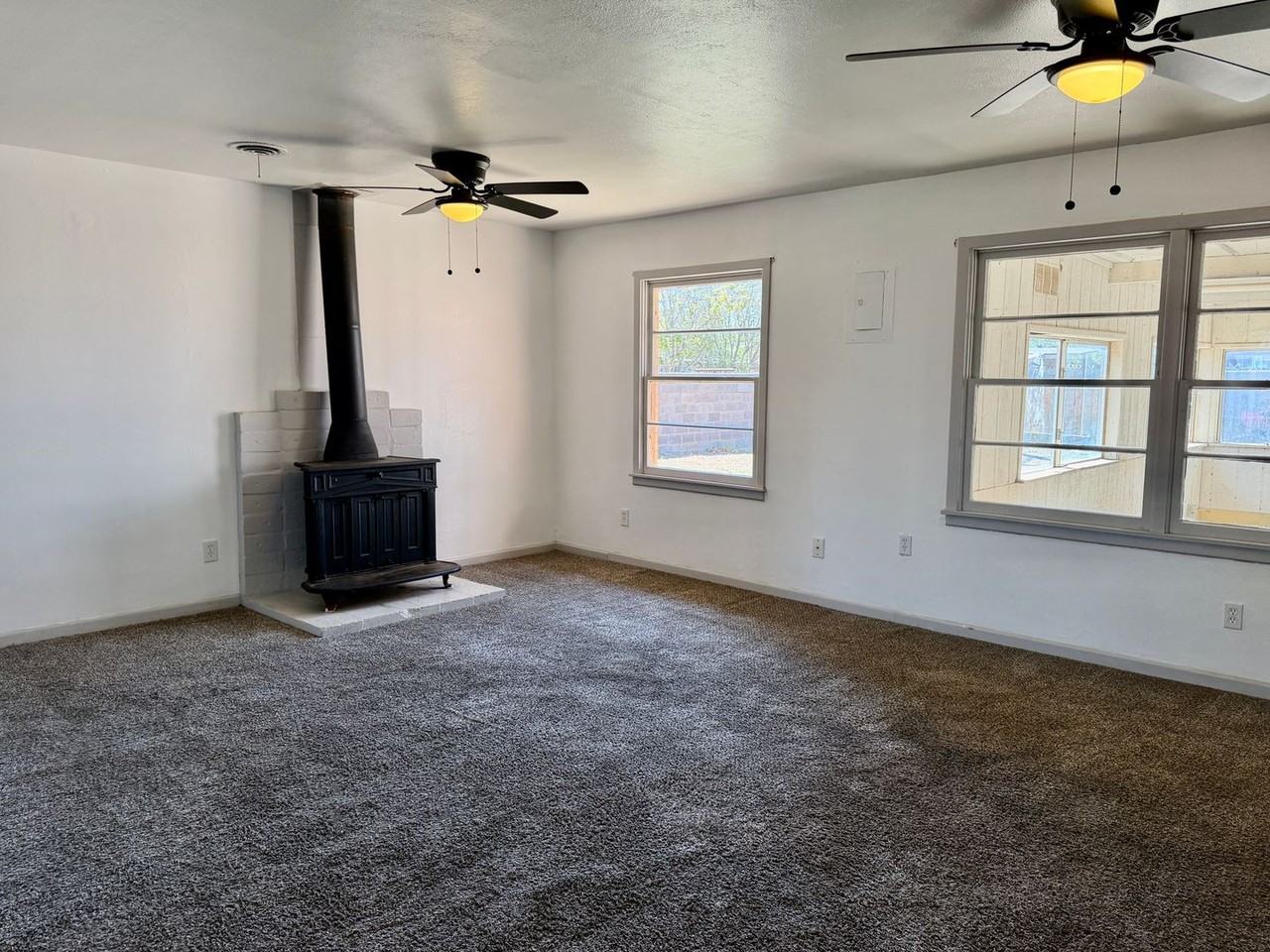 4619 43rd St - Photo 5 of 24