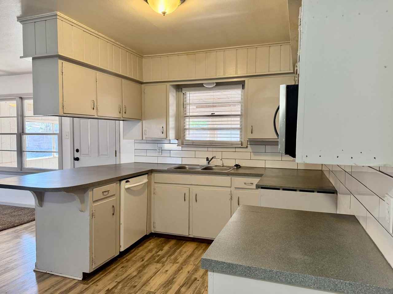 4619 43rd St - Photo 7 of 24