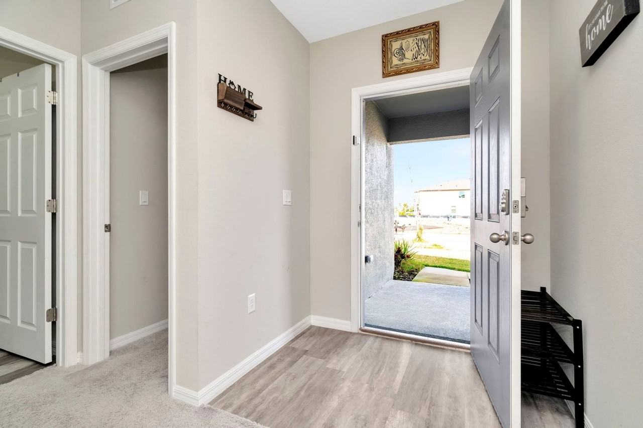 12811 Twin Bridges Dr - Photo 5 of 31