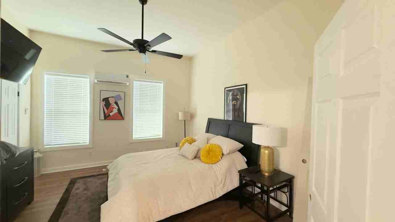 226 Huger St - Photo 2 of 12