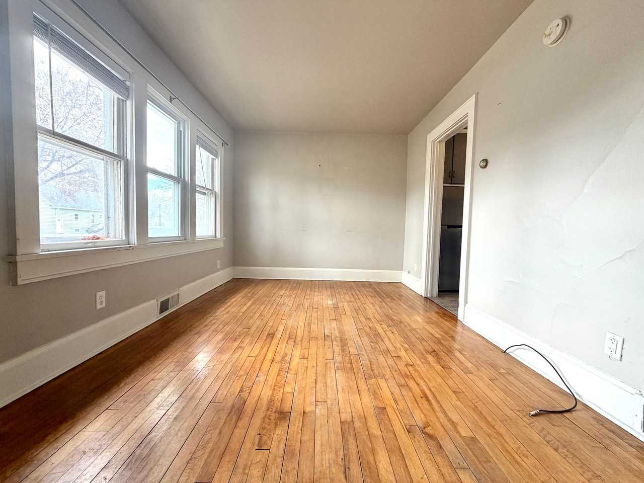 1312 S Van Buren St - Photo 4 of 20