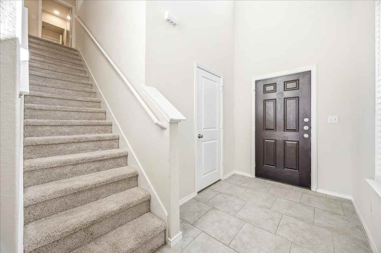 10623 Rayburn Lndg - Photo 6 of 32