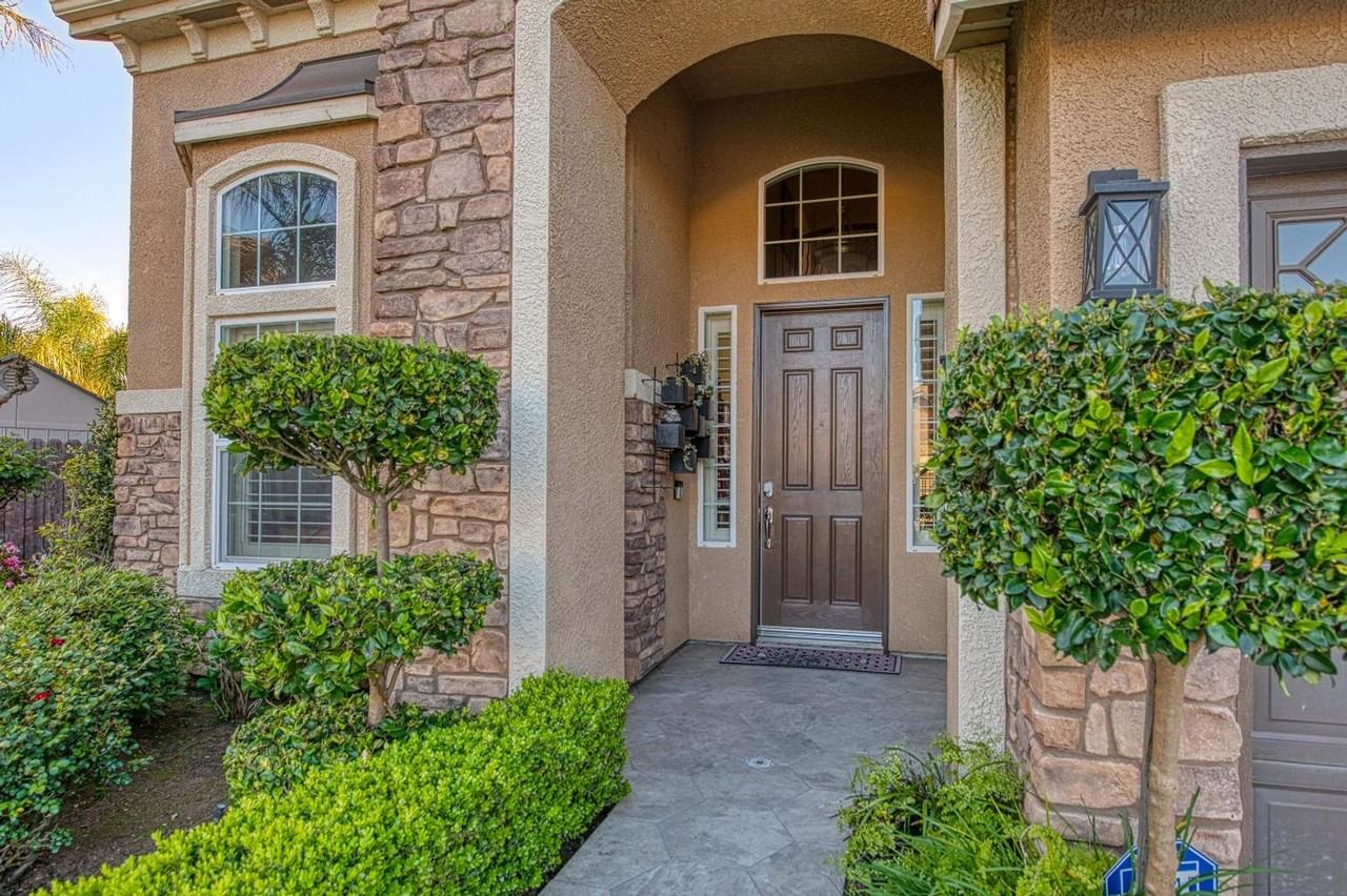 10509 N Sierra Vista Ave - Photo 3 of 50