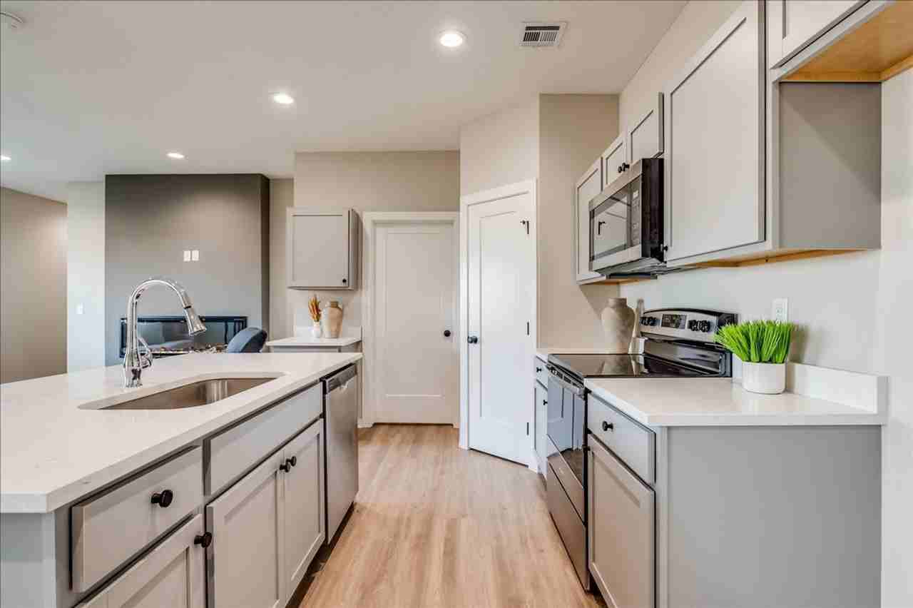 15413 W Josephine St - Photo 4 of 13