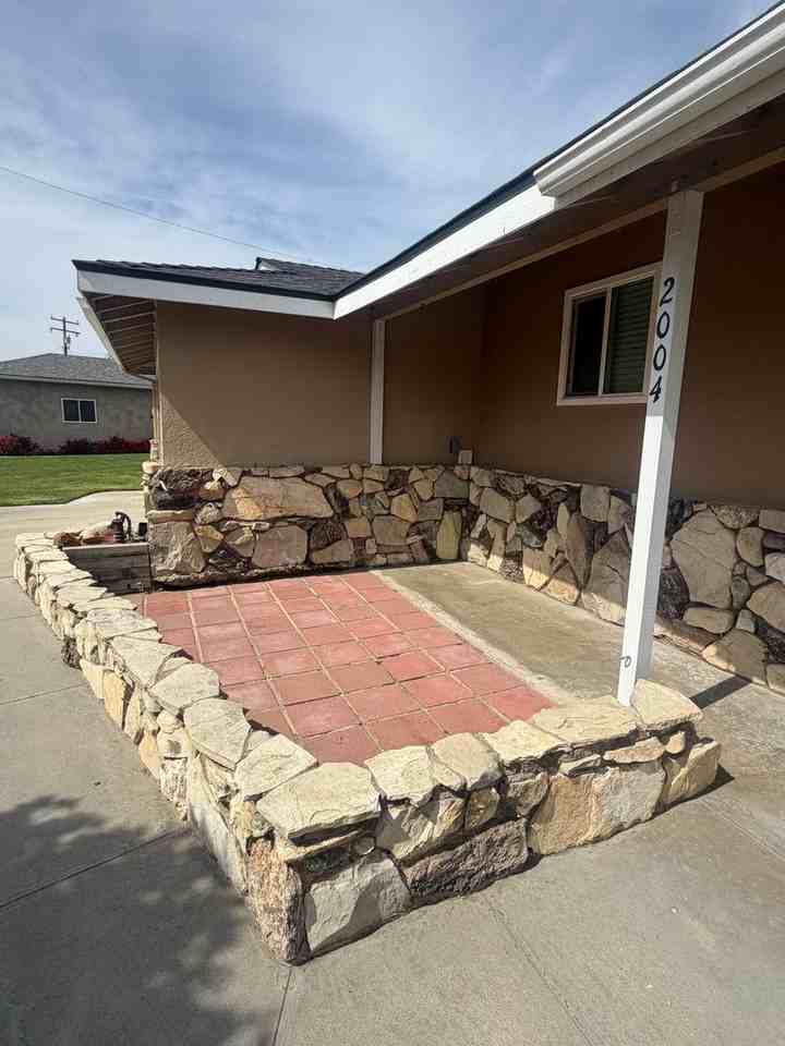 2004 N Burl Dr - Photo 3 of 18