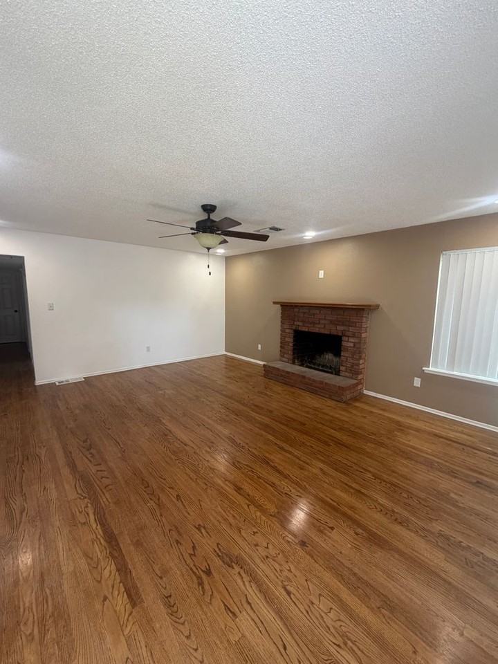 2004 N Burl Dr - Photo 4 of 18