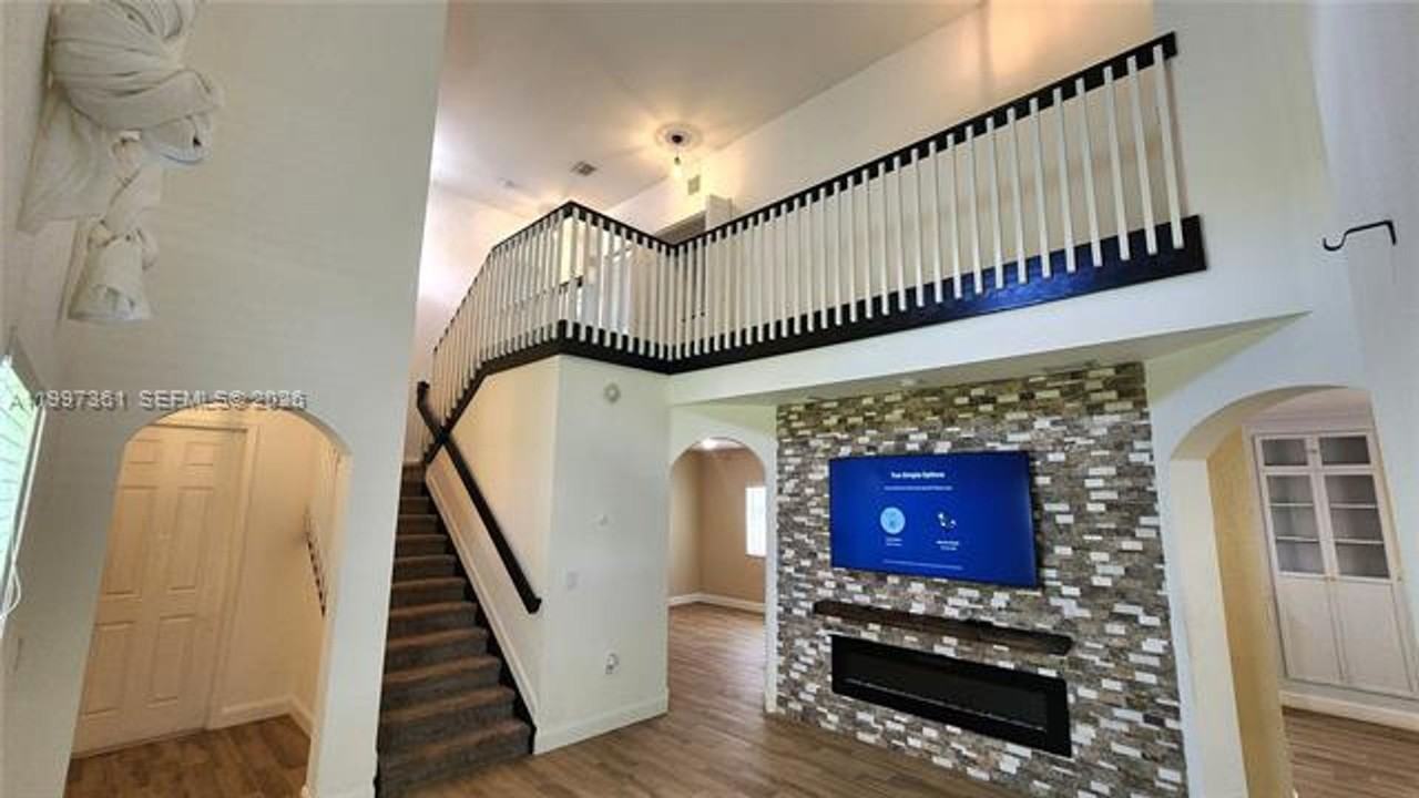 343 Ne 36th Ter - Photo 7 of 50