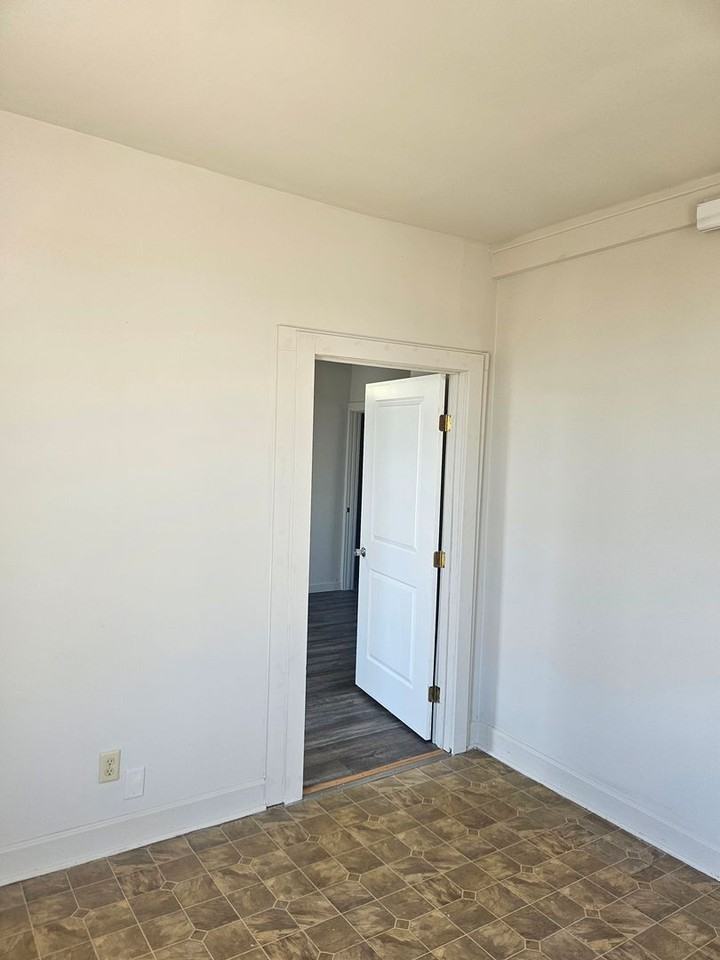 610 N Main St - Photo 6 of 11