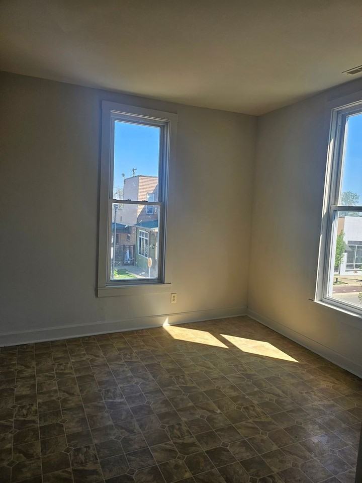 610 N Main St - Photo 7 of 11