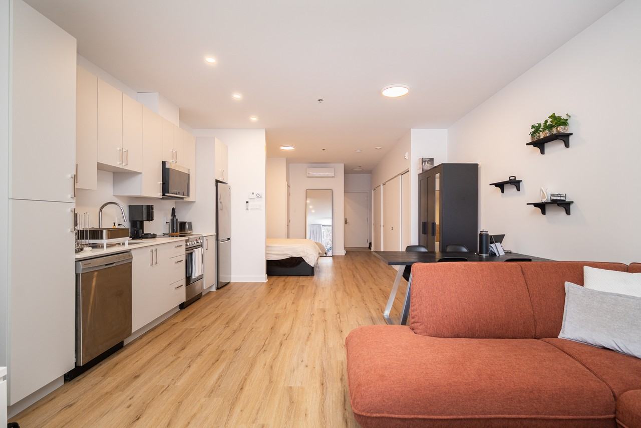 6728 Boulevard Saint-Laurent #101 - Photo 2 of 8