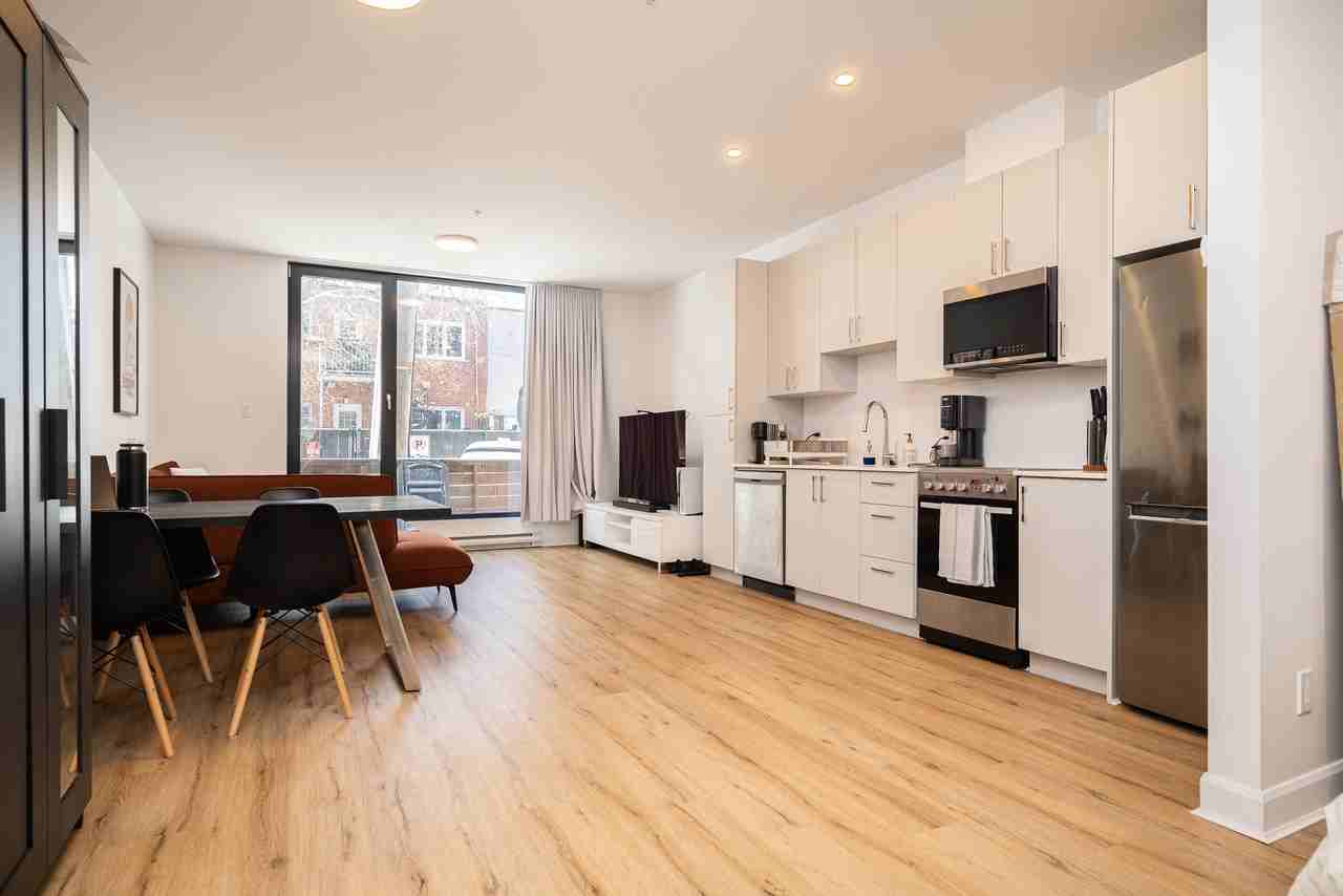 6728 Boulevard Saint-Laurent #101 - Photo 3 of 8