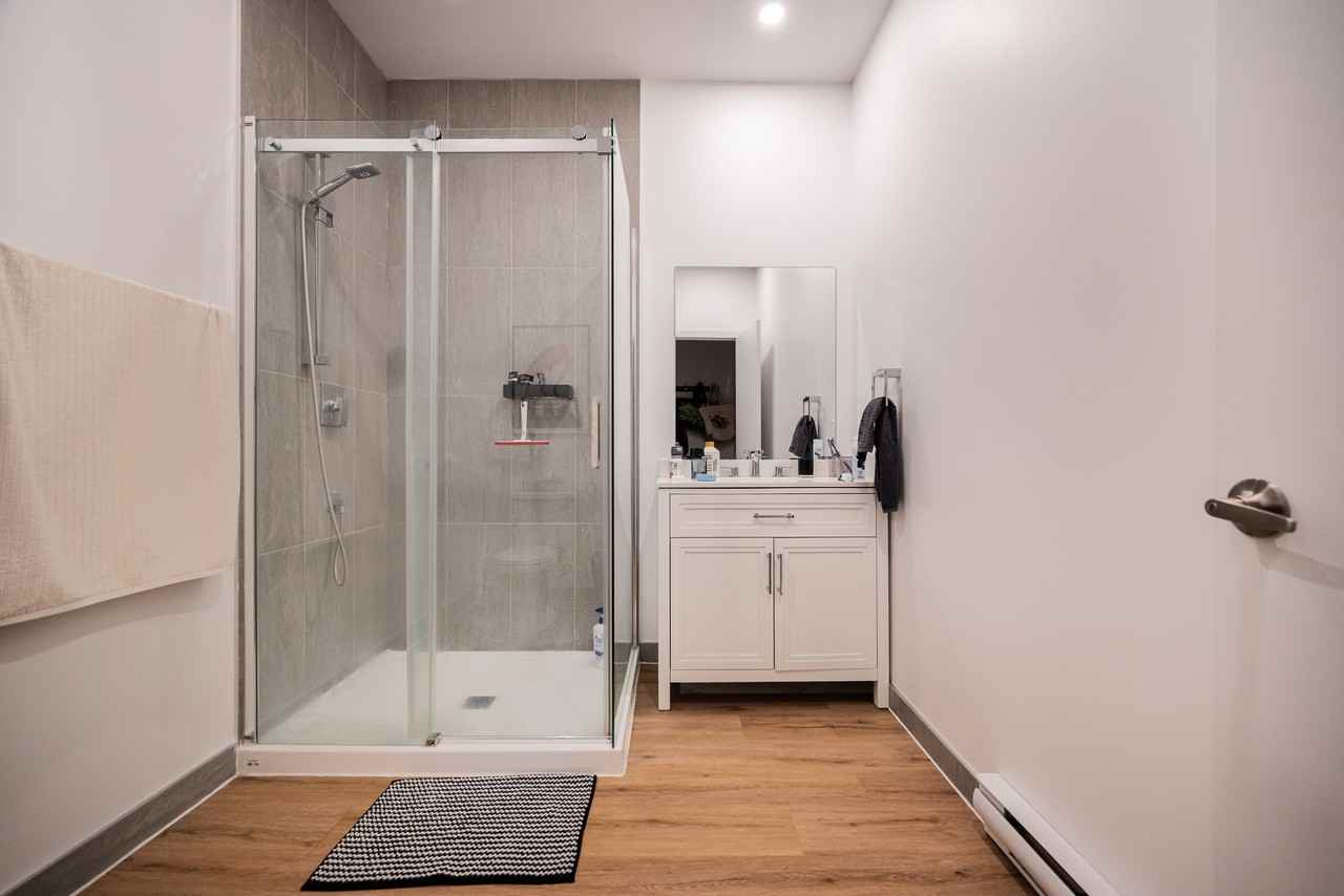 6728 Boulevard Saint-Laurent #101 - Photo 5 of 8