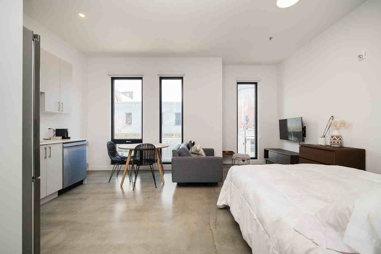 6728 Boulevard Saint-Laurent #207 - Photo 3 of 8