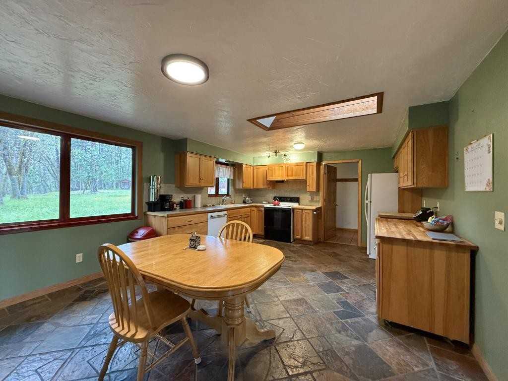 9042 Monument Dr - Photo 6 of 26