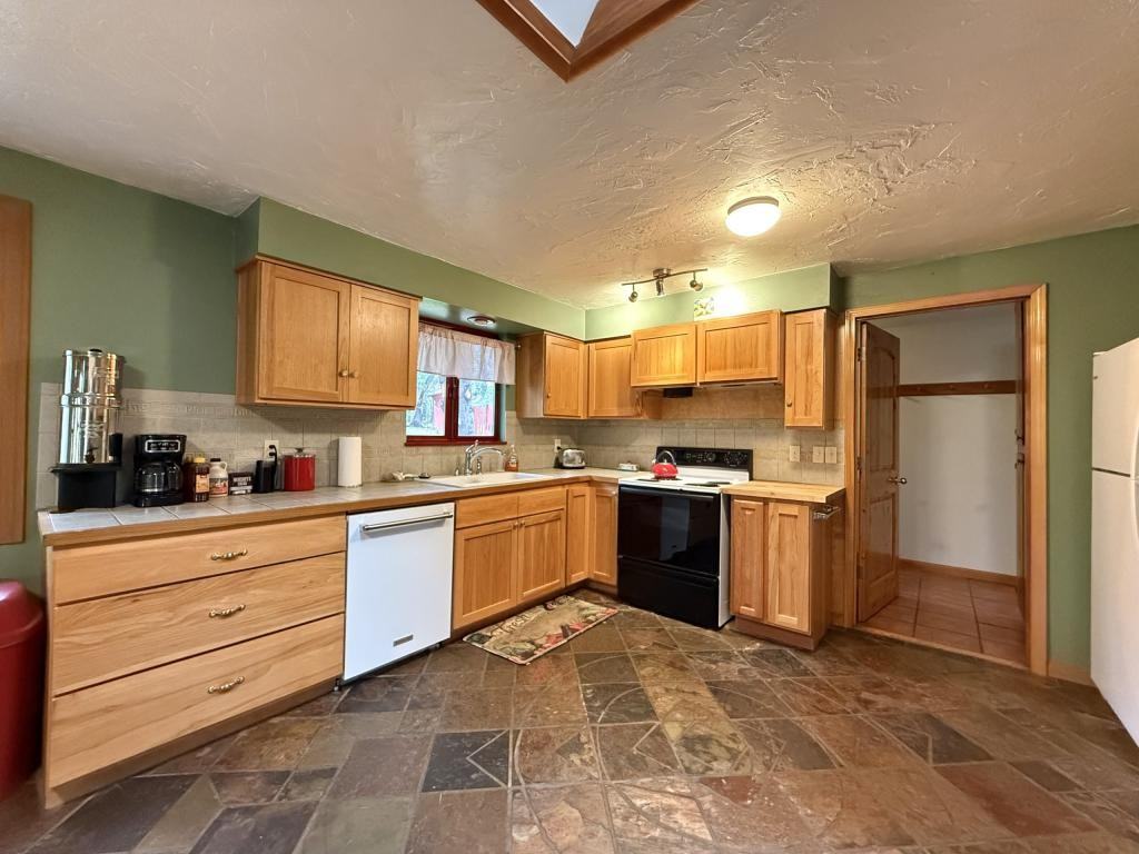 9042 Monument Dr - Photo 7 of 26