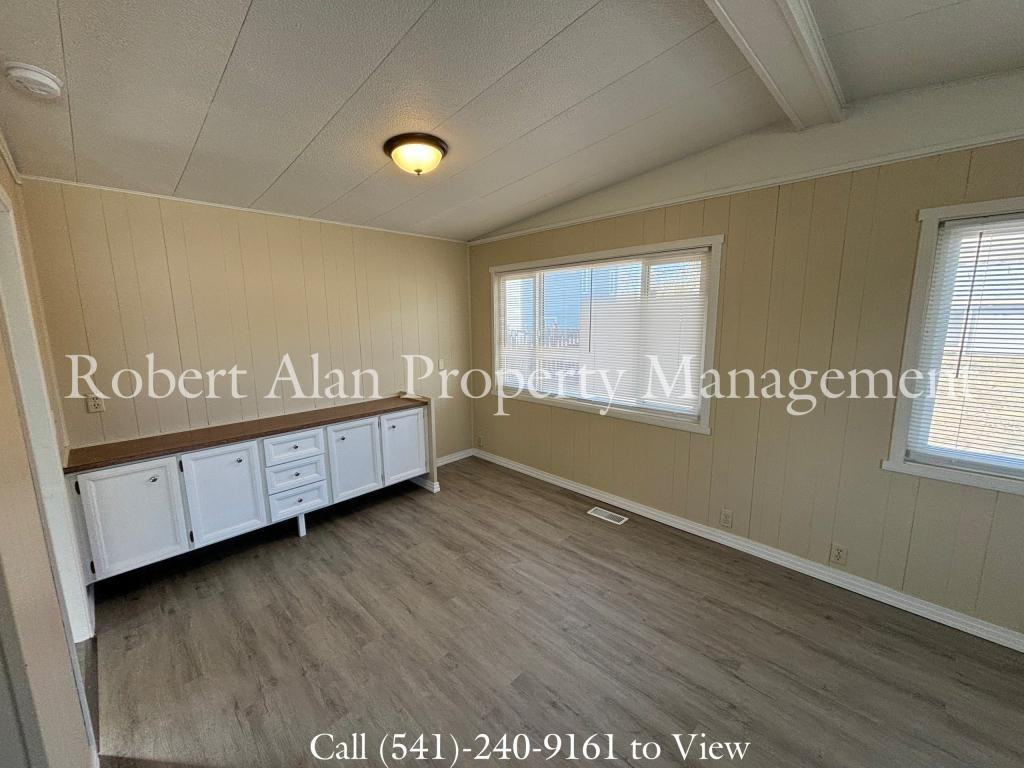 4008 Ne Riverside Ave - Photo 5 of 14