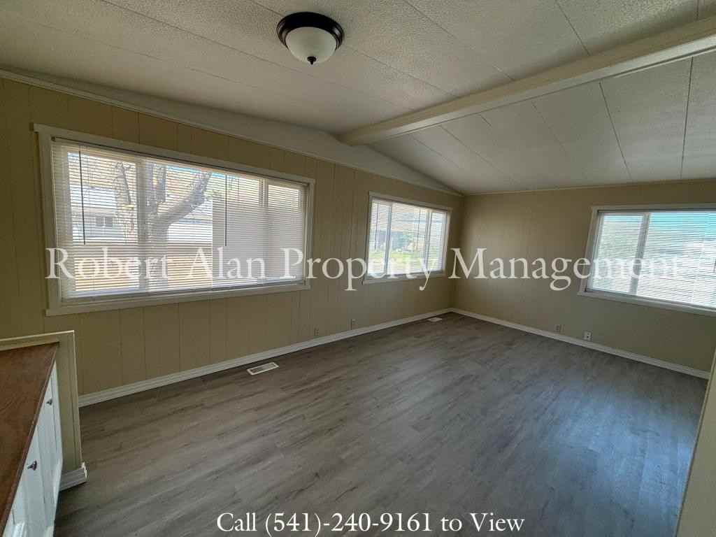 4008 Ne Riverside Ave - Photo 6 of 14