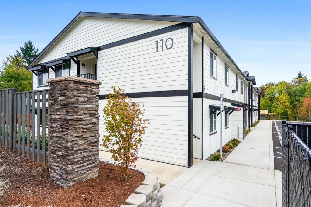 110 S 7th St - Photo 3 of 32