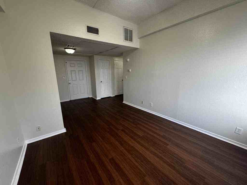 103 E Central Ave - Photo 4 of 10