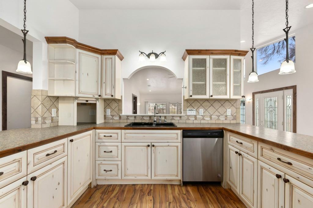 2856 E 1st St - Photo 6 of 21