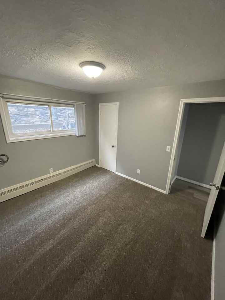 105 18th Ave Sw #3 - Photo 5 of 7