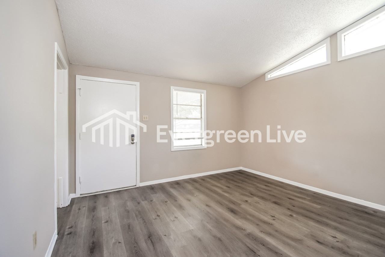 4187 Arrowhead Rd - Photo 4 of 15