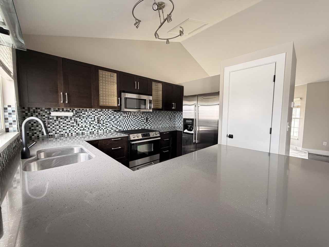 15102 S Manilla Dr - Photo 4 of 17