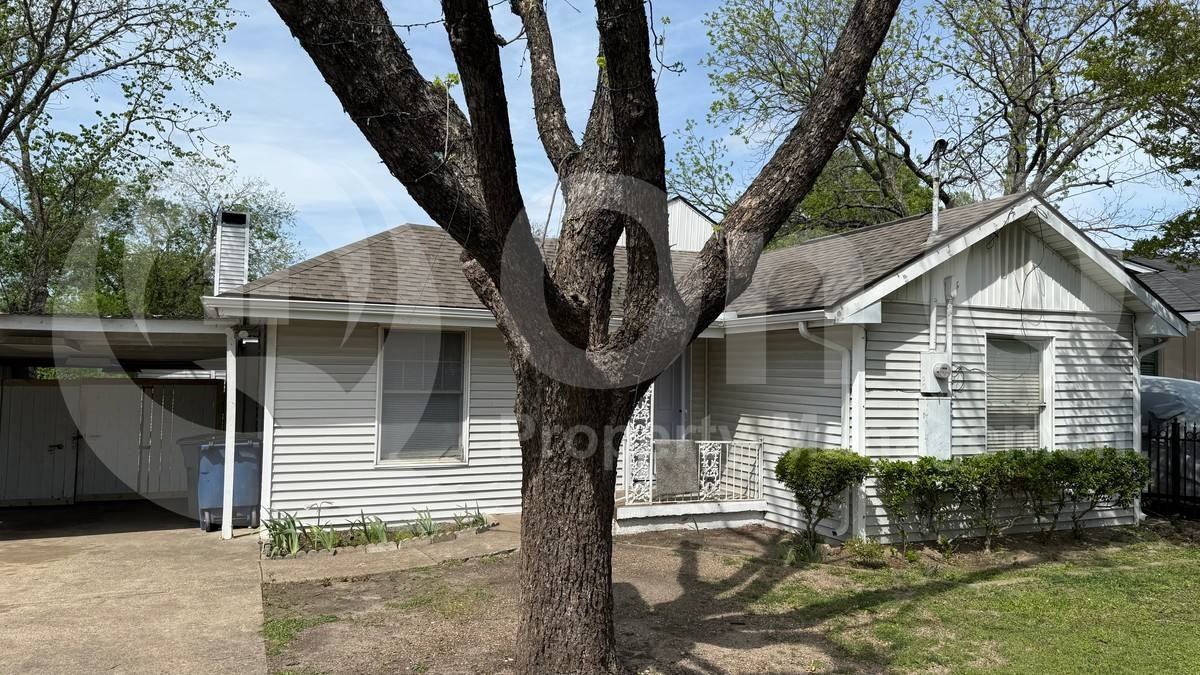 7047 Red Bud Dr - Photo 3 of 10